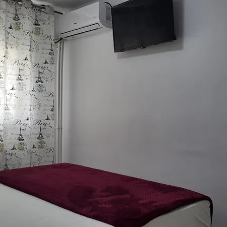 بيت ضيافة Pensiunea Ysy -